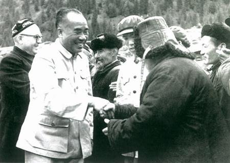 1950年土地改革，四川的地主见了工作队，比见了阎王还慌。唯独长寿县有个叫傅德辉