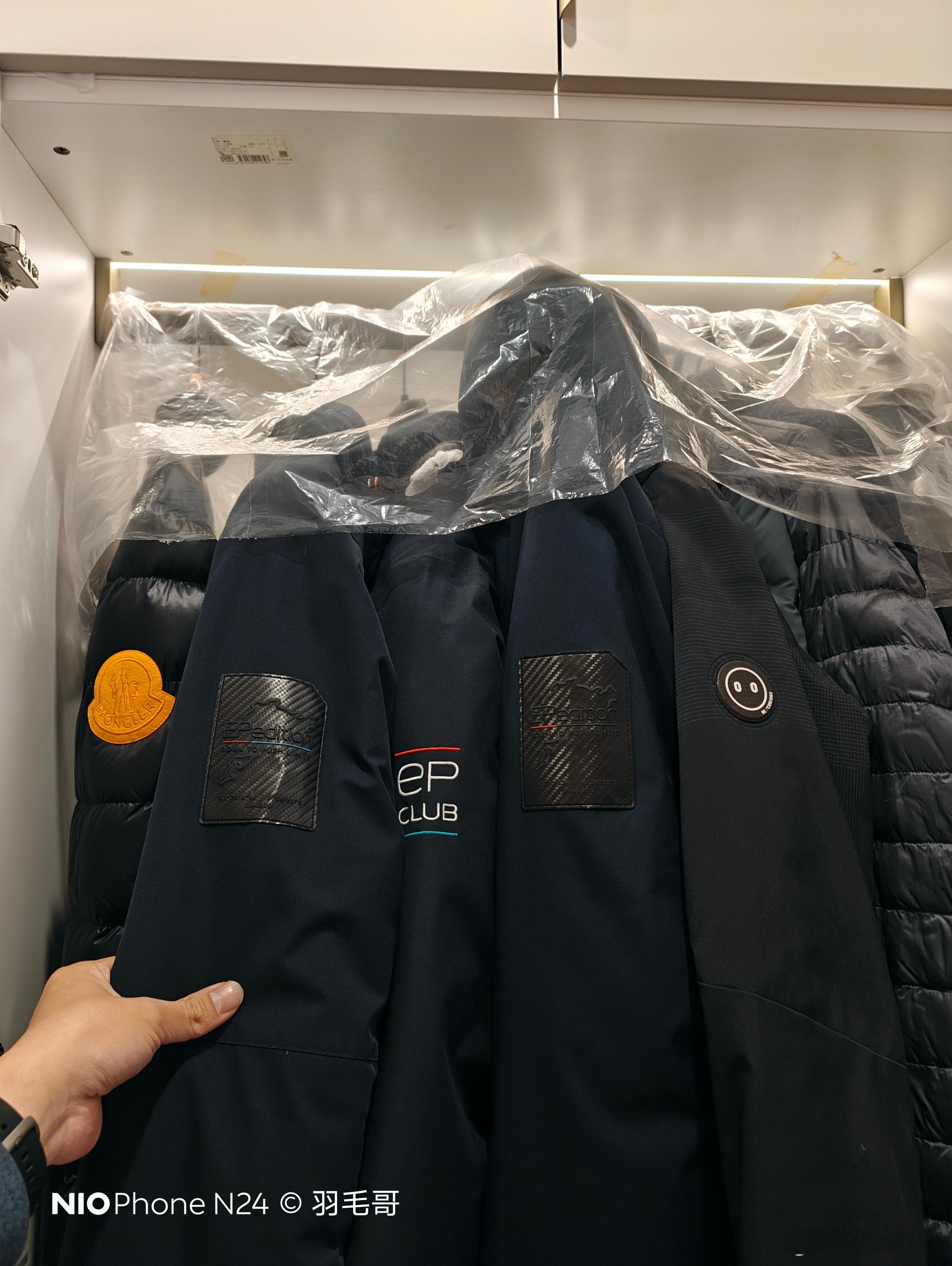 天气冷了，选个鹅绒服出门吧，大家都要注意保暖呀电动兄弟