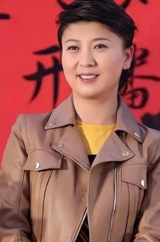 2016年，45岁的闫学晶发现自己意外怀孕，此时，女儿林傲雪28岁，儿子