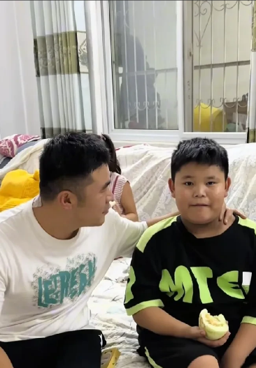 李佳将带孩子们去内蒙古玩！李佳透露将和妹妹梦凡一起带孩子们去内蒙古玩，估计也是
