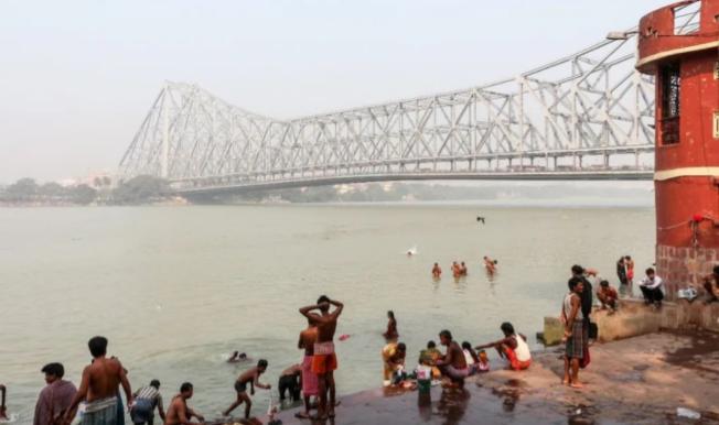 恒河为什么没有航运能力？很简单，被英国给坑了，印度花大价钱清空淤泥，到头来却发现