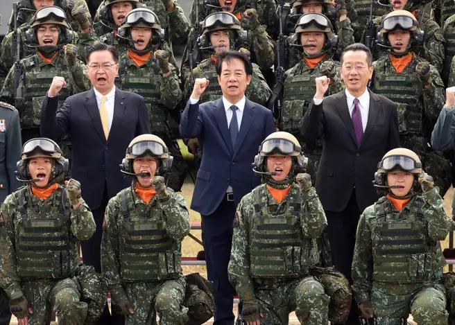 赖清德率五军头威胁“谁挡军购就法办”，并绑架韩国瑜赴鸿门宴“自由不是免费的！