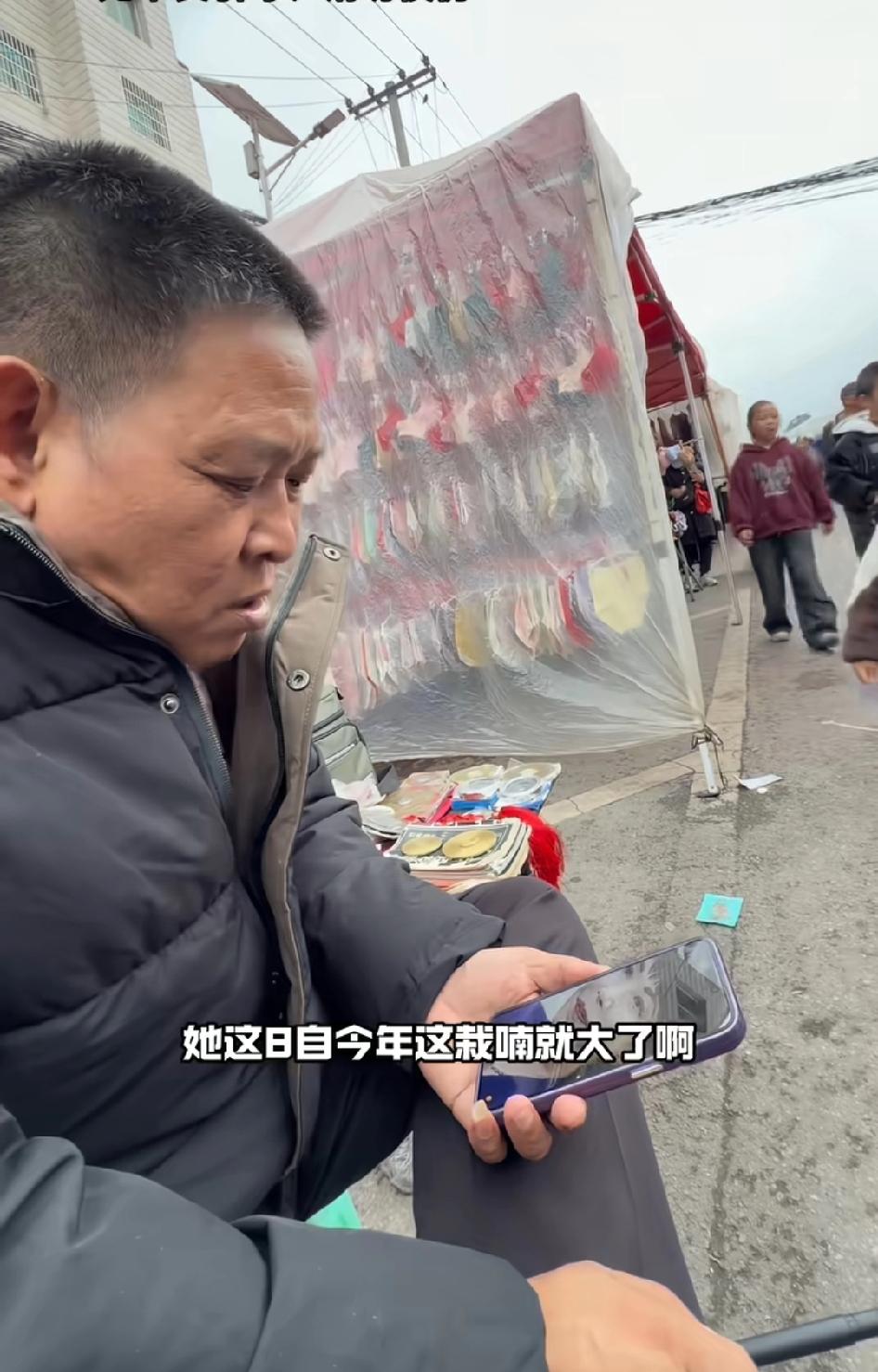 她要是真的得了癌症，这视频就火了，这算命的也火了:“我不想给她改”算命的都纳闷