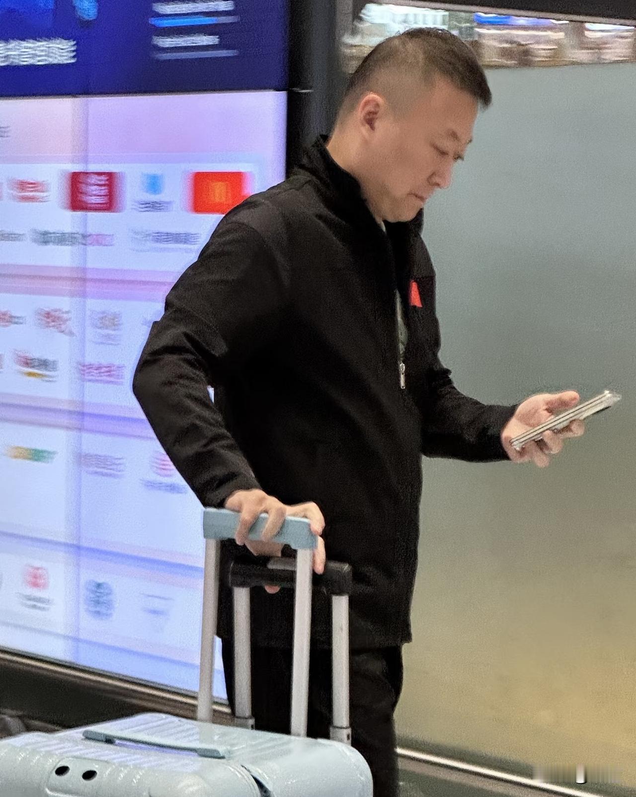 马琳心里压力更大了！这次美国大满贯提前要出发洛杉矶马导看着是一副心事重重