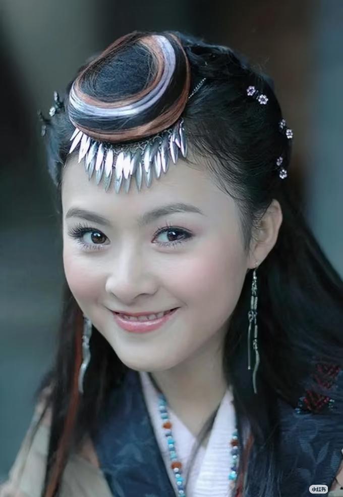 他娶了全网最不被“祝福”的女人。不是马丽，不是贾玲，是那个陪他从地下室走到百亿