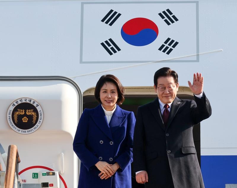 李在明访华，韩国民众看法估计挺复杂。此前民调显示，韩国民众对中国好感度降至10年