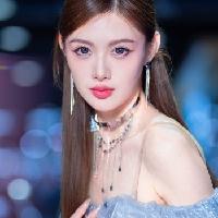 我的今日状态：😁轻松愉快我这里的天气：☀️晴天美女车模穿搭写真