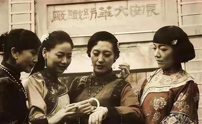 1949年，随着国民党在中国大陆的彻底败退，许多军官和他们的家属急匆匆地离开了这