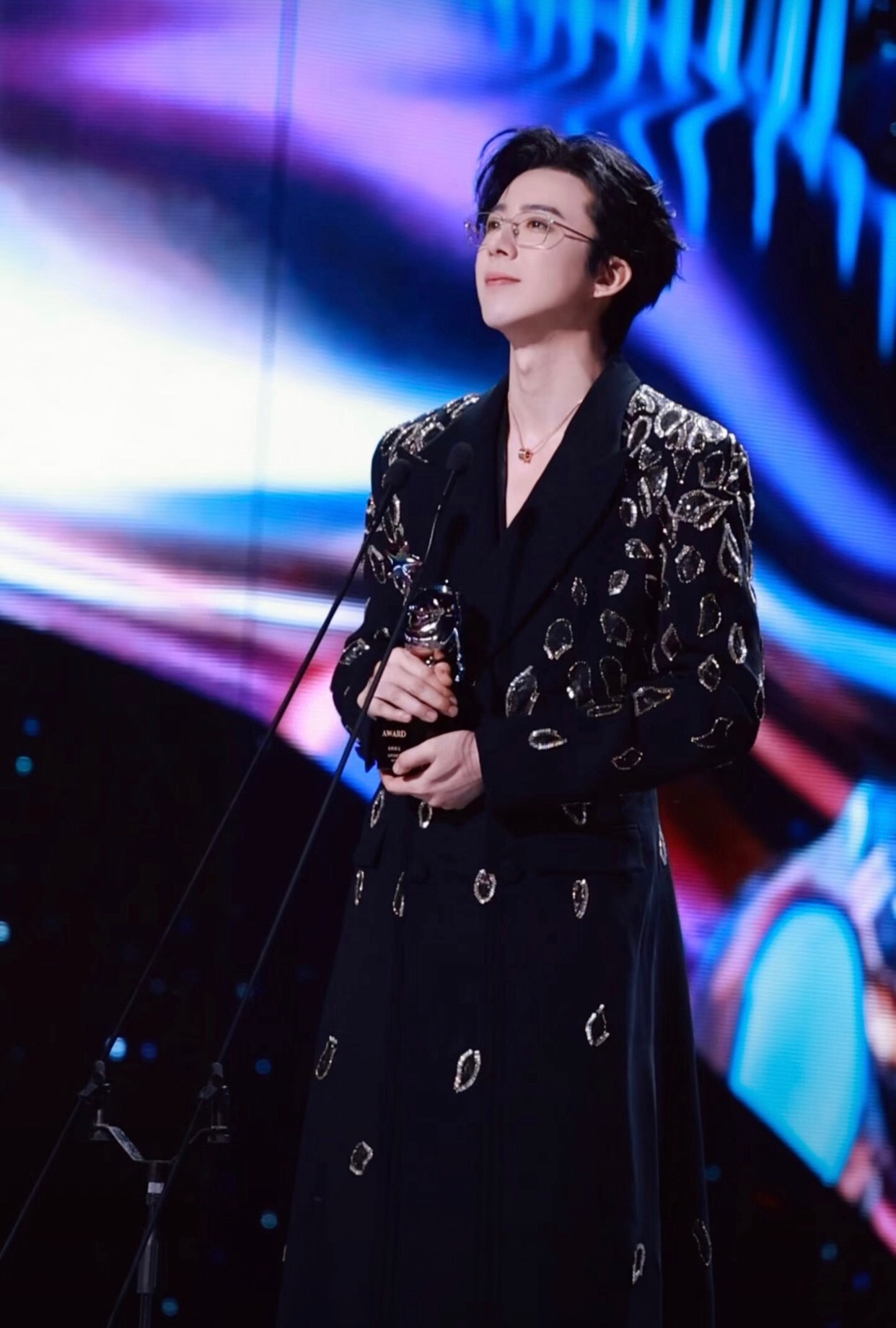 恭喜刘宇宁获得尖叫男神荣誉书卷一梦一念关山，他在爱奇艺播的剧都不错，今年肉眼可