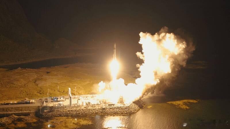 首飞爆炸失败！德国新创火箭第二次发射成功送5颗卫星入轨海外新鲜事德国航天初创