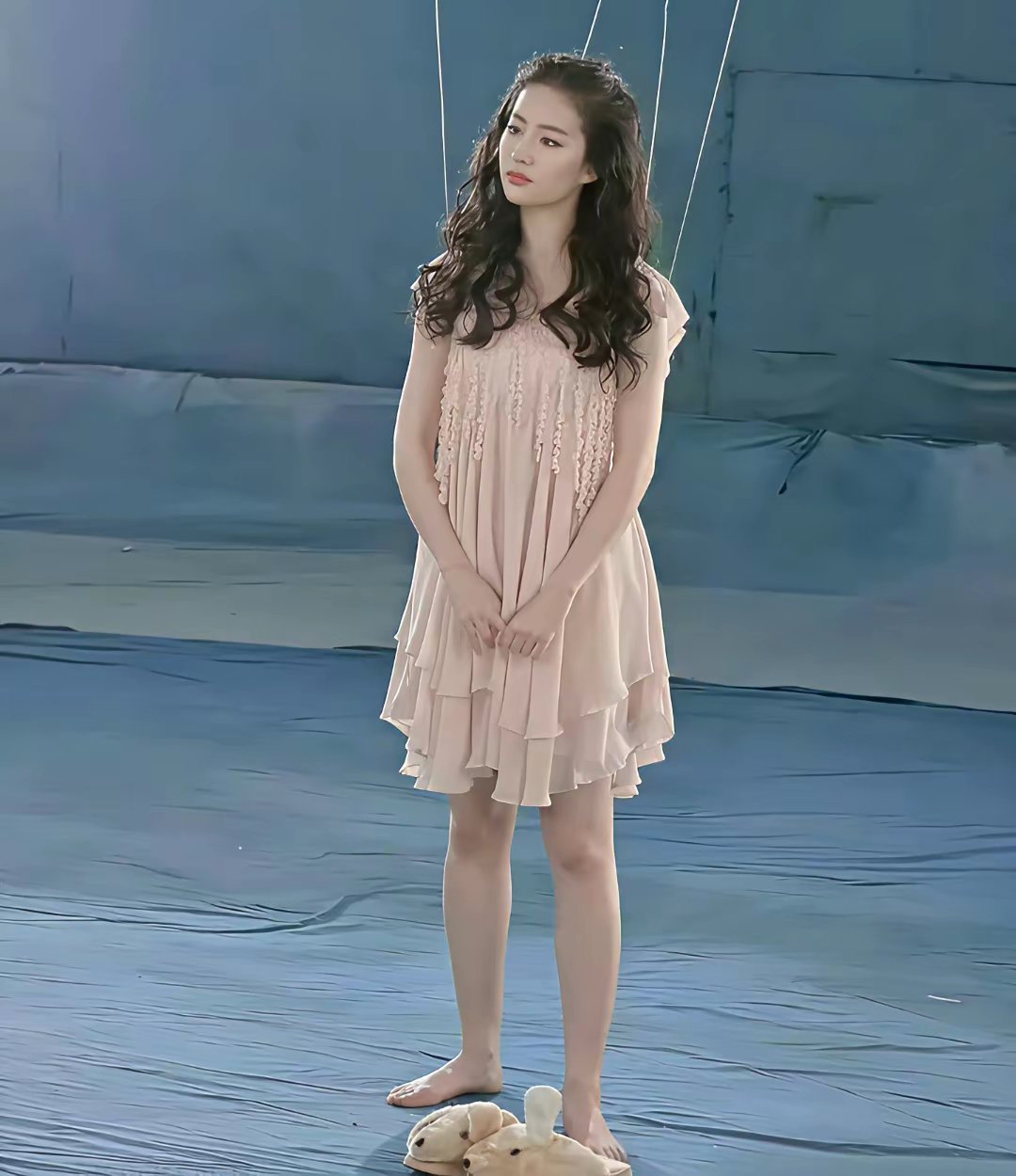 刘亦菲这一幕好像洋娃娃