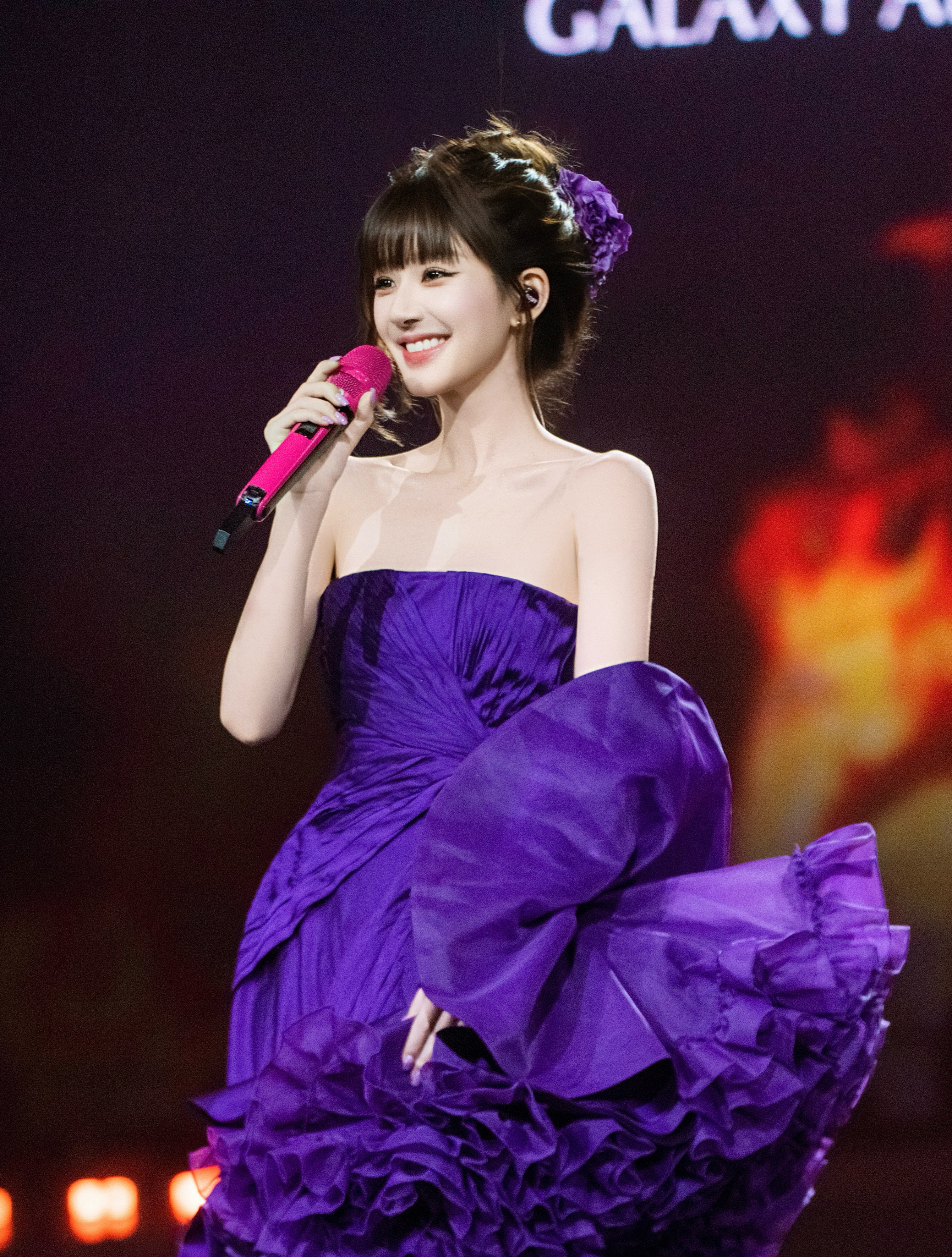 赵露思💜赵露思紫色玫瑰💜绽放💜赵露思演唱会