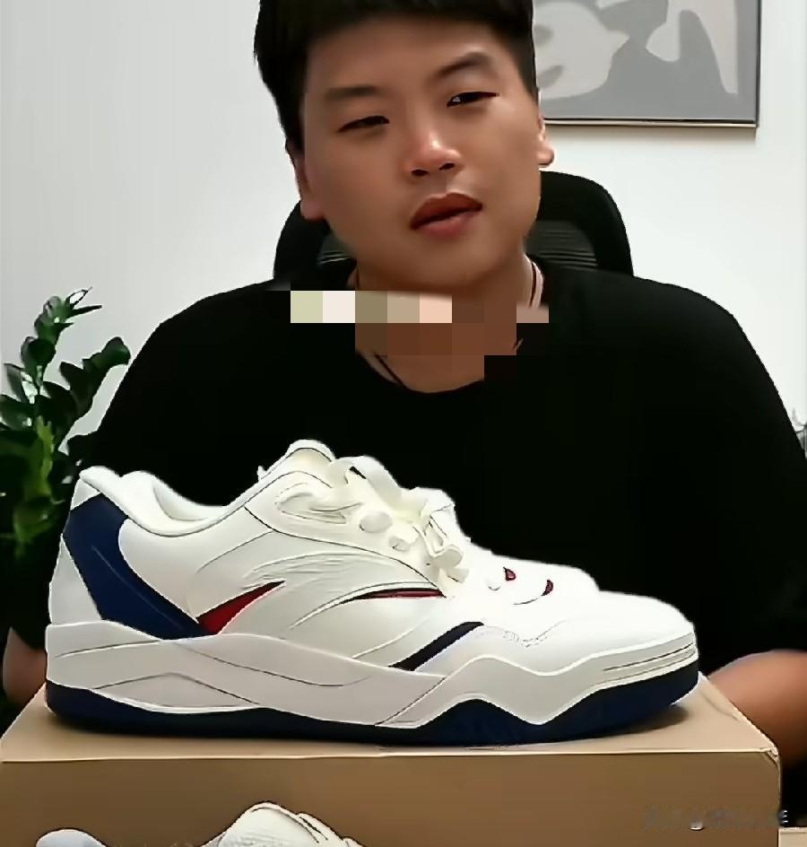 有网友问：樊振东德甲就5场，1500多万？是不是真的？郝帅说：那绝对是厉害的，