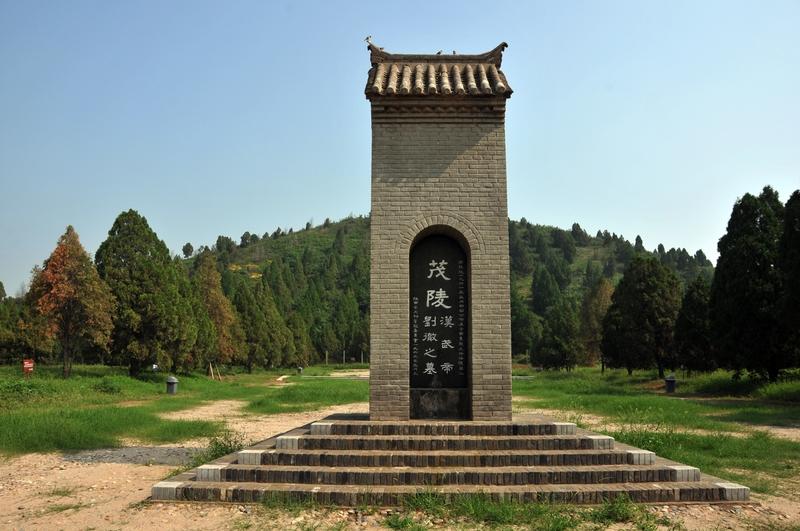 李广跟匈奴作战，胜仗其实不多。他与匈奴作战四十余年，经历大小战役七十余次，虽有“