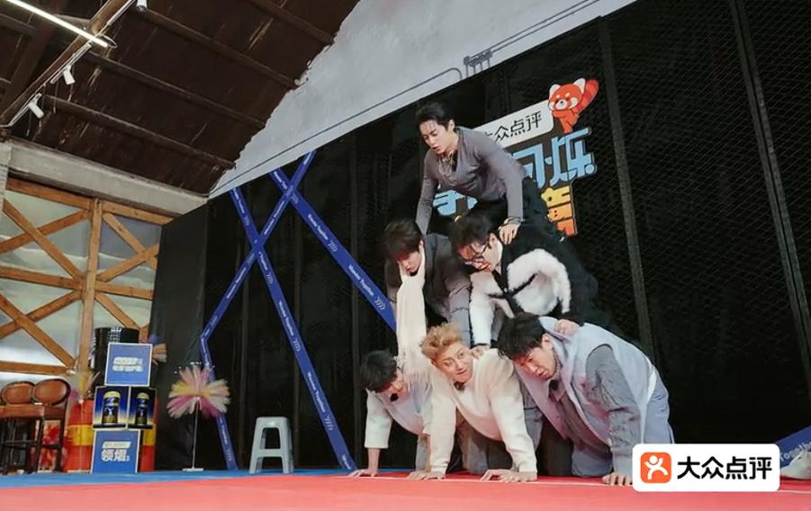 于洋真是只有一张嘴，一动真格的他就拈轻怕重还说要打黄晓明，因为黄晓明整他脊椎了，