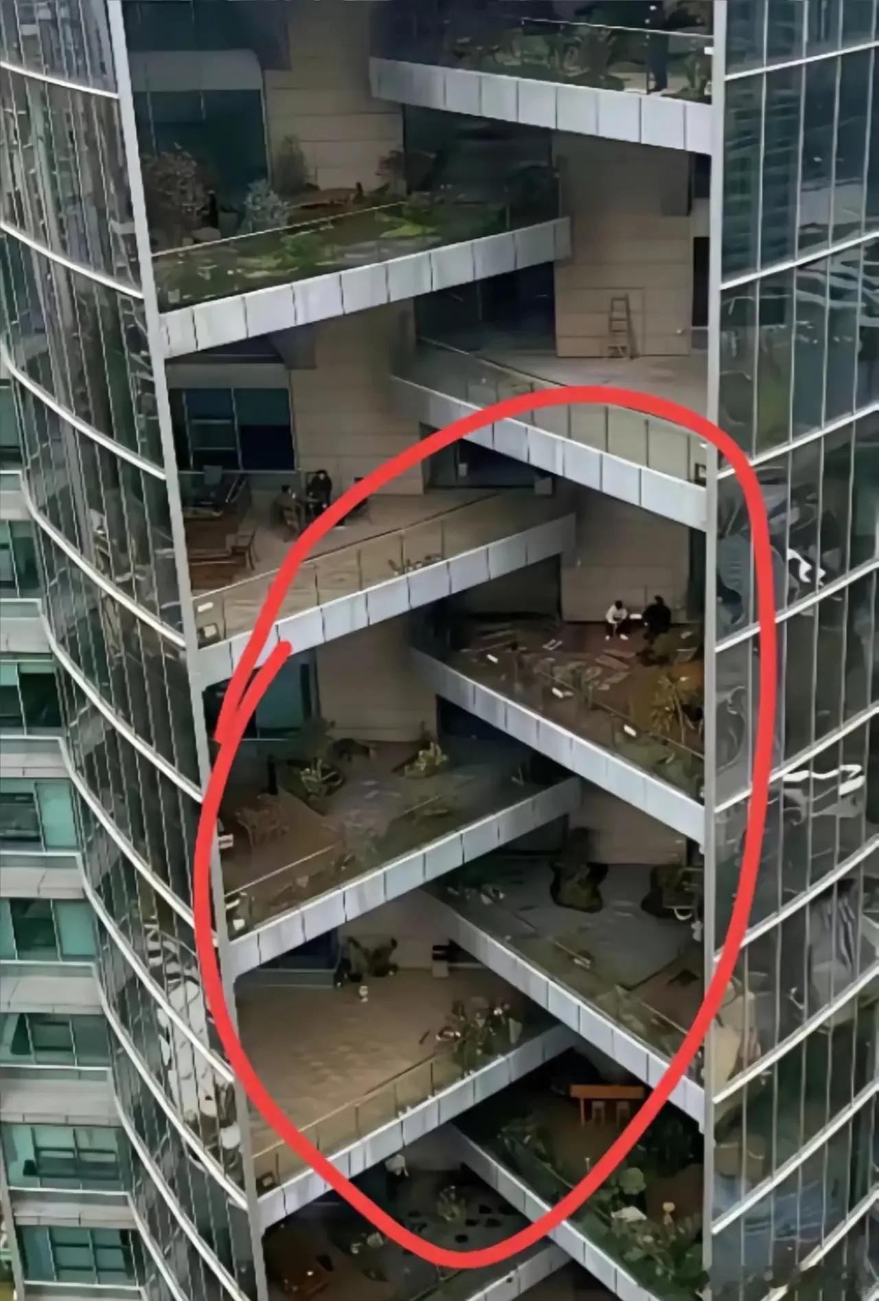 这难道是为了方便成龙?