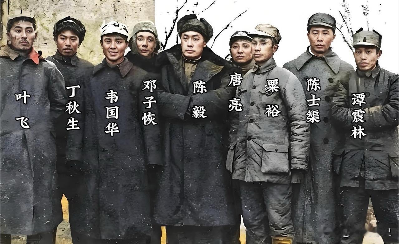 鲁南战役期间，华野高层合影！1947年1月2日，鲁南战役打响，华东野战军的九