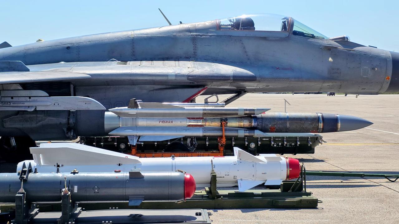 塞尔维亚空军近日首次全面公开升级型MiG-29SM+可挂载的空对空与空对地