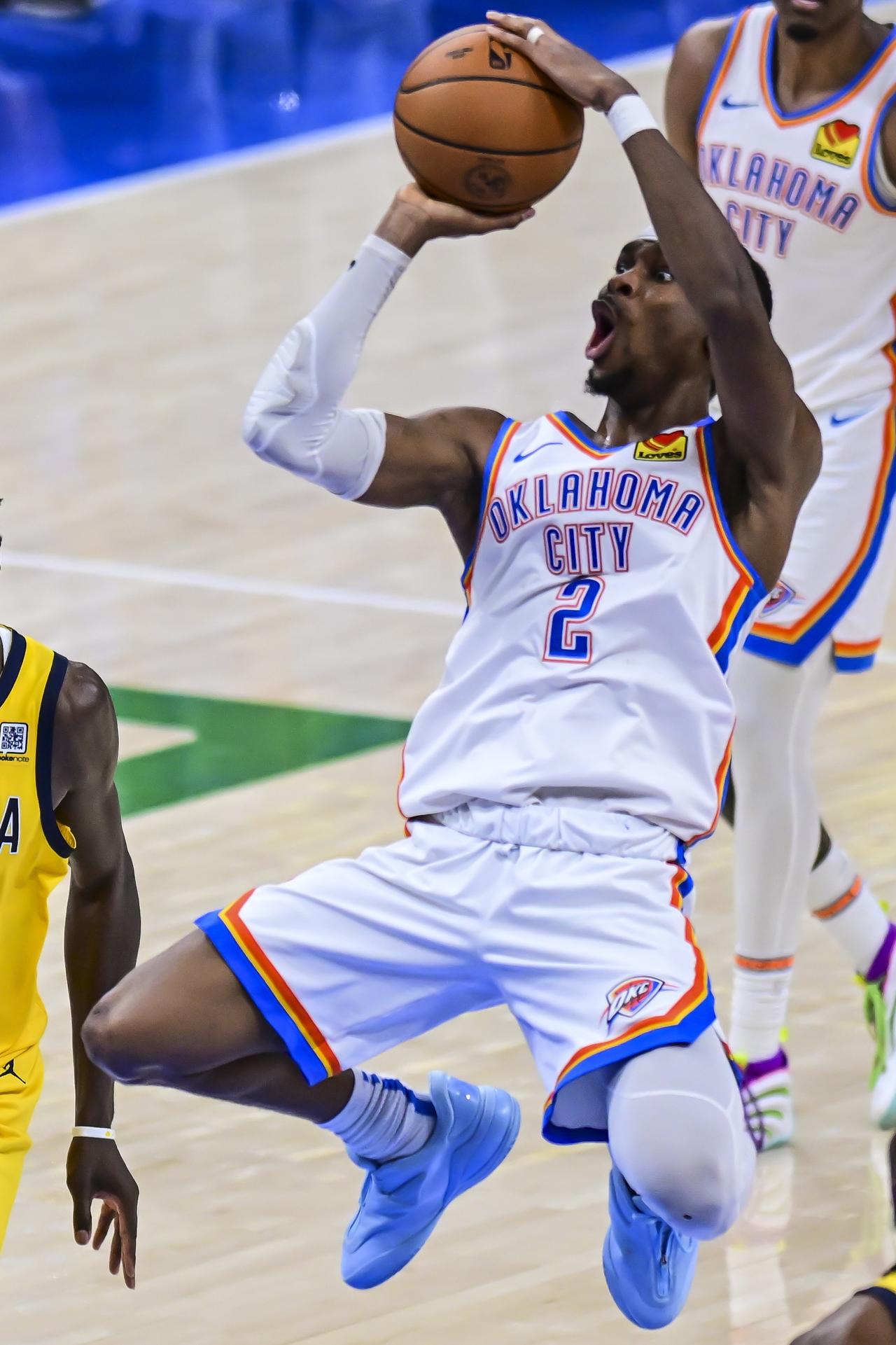 NBA历史赛季前2场比赛得分纪录：1.张伯伦：106分，36罚2.张伯