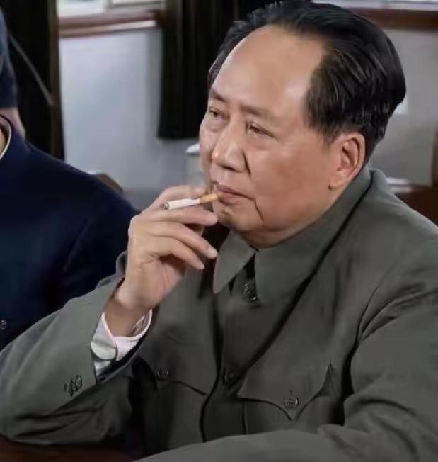 1949年12月，毛人凤接到蒋介石的密令：不惜一切代价，炸毁毛泽东的专列。他对美