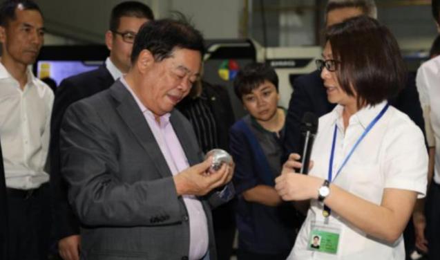 曹德旺曾说过句实话：培养一个董明珠这样的人，砸一两亿都没用，你换个人去当格力董事