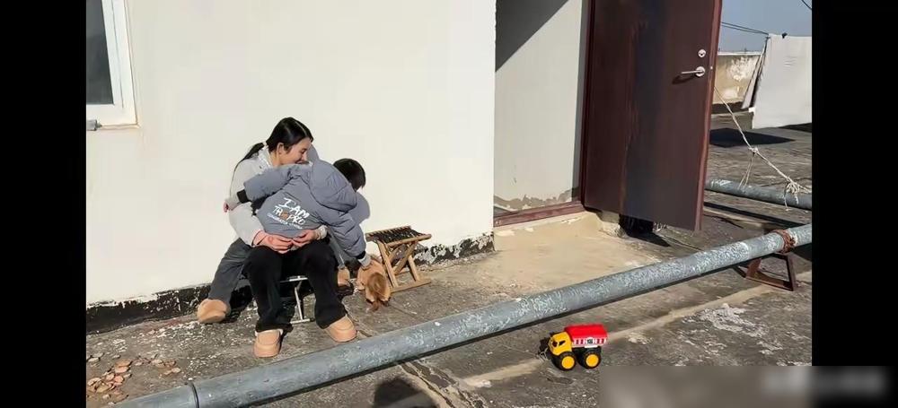 看了两年多的河南姑娘在内蒙的视频，刚开始好奇，后来，还可怜她，现在感觉她里面有很