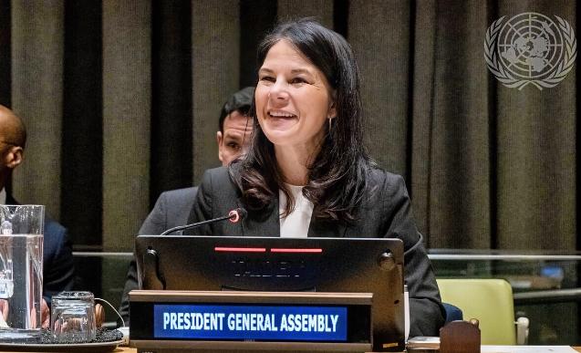 4月29日北京，联合国成立80周年的关键节点，联大主席贝尔伯克递交答卷。她当面向