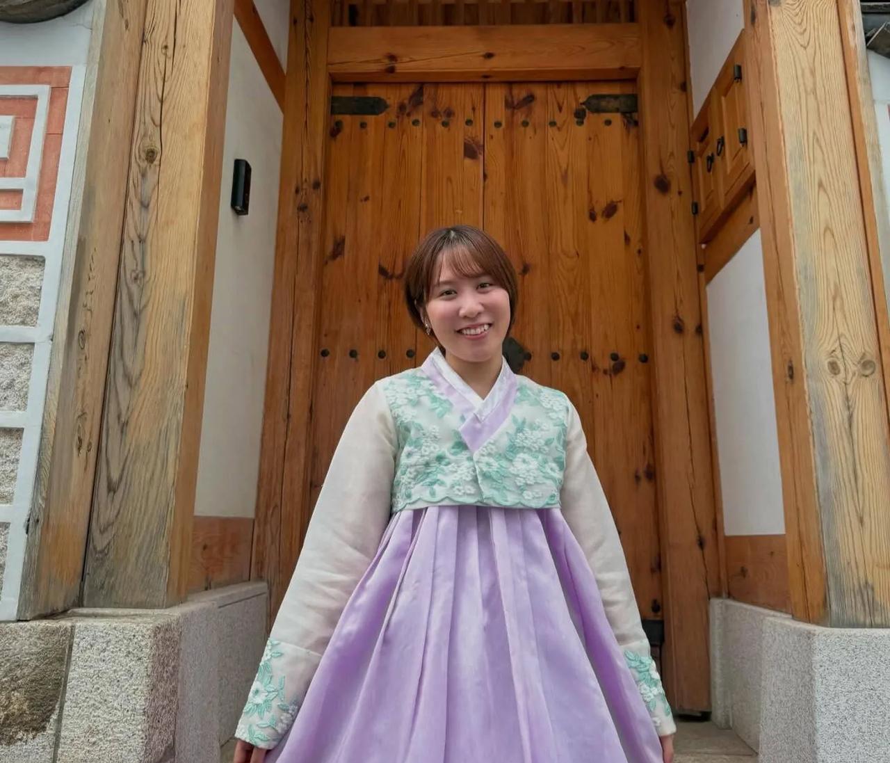 平野美宇更新了社媒体，她说：为了庆祝木下神奈川T联赛夺冠的奖励，我（平野）去韩国