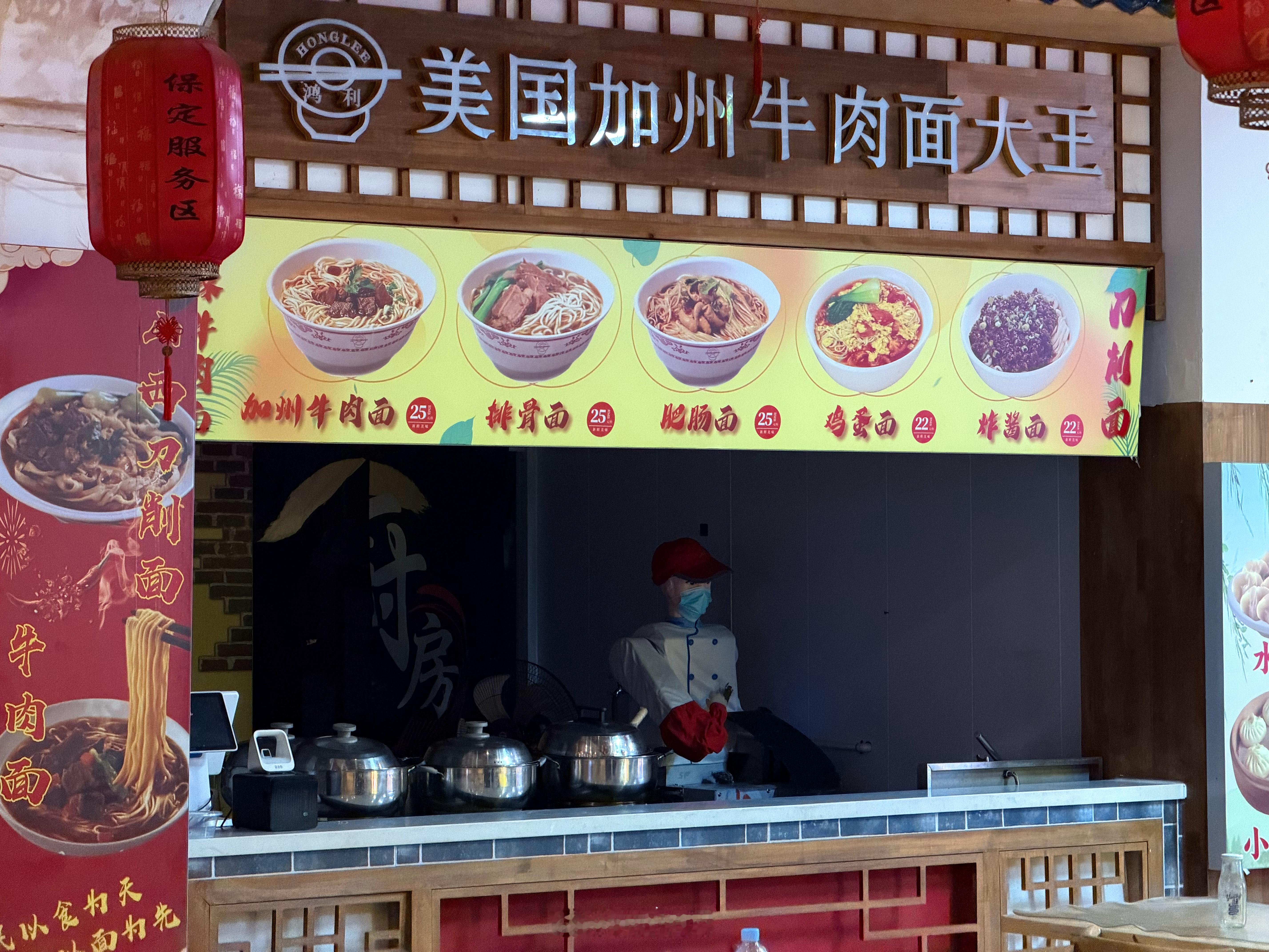 昨天夜里跑理想i8的续航，两点多去服务区，我一回头给我吓蹦起来了z[捂脸哭]​​