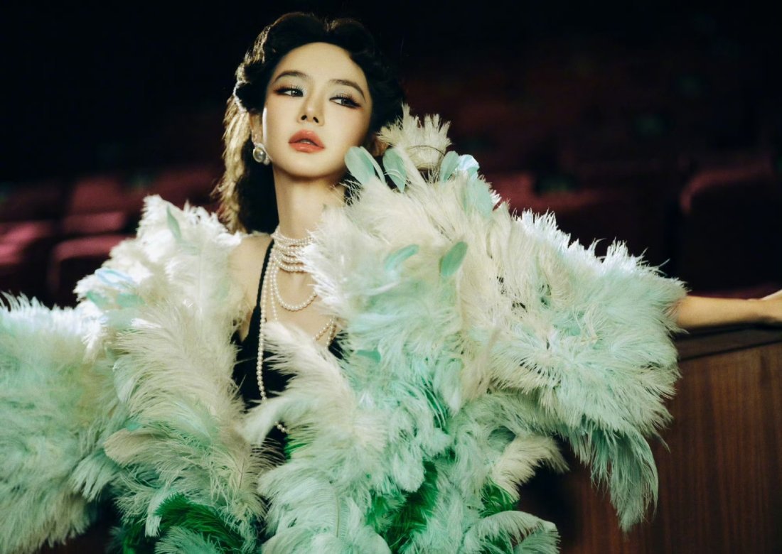 戚薇鸡毛掸子造型都能这么美，姐姐的颜值和气质真的绝了！