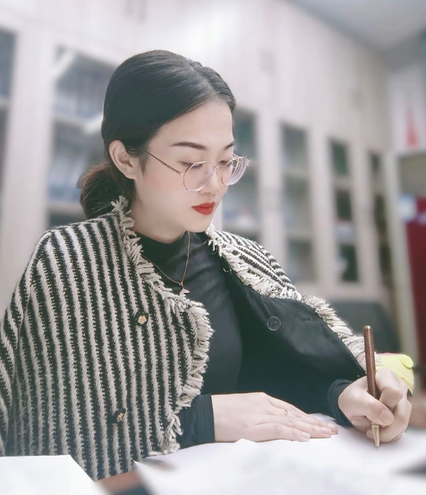 晚上回到家老婆还要给孩子们批改作业
