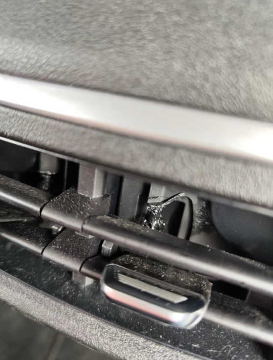 不愧是国货之光啊，质量真不错，不到半个月胶就化了，绝对的好商品