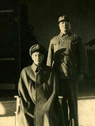 1948年10月，蒋介石来到葫芦岛督战，指着黄埔一期将领的鼻子大骂：“你们不是东