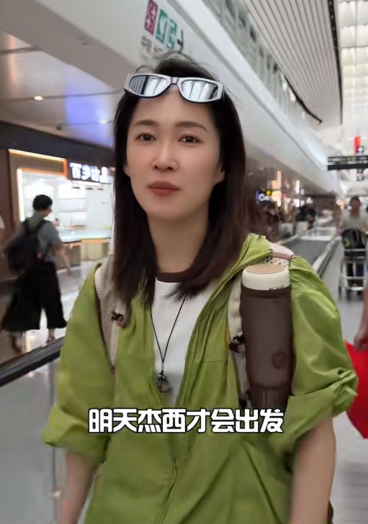 去新疆赛里木湖直播，YOYO本来计划第二天和杰西一起出发的，但是没有第二天的票
