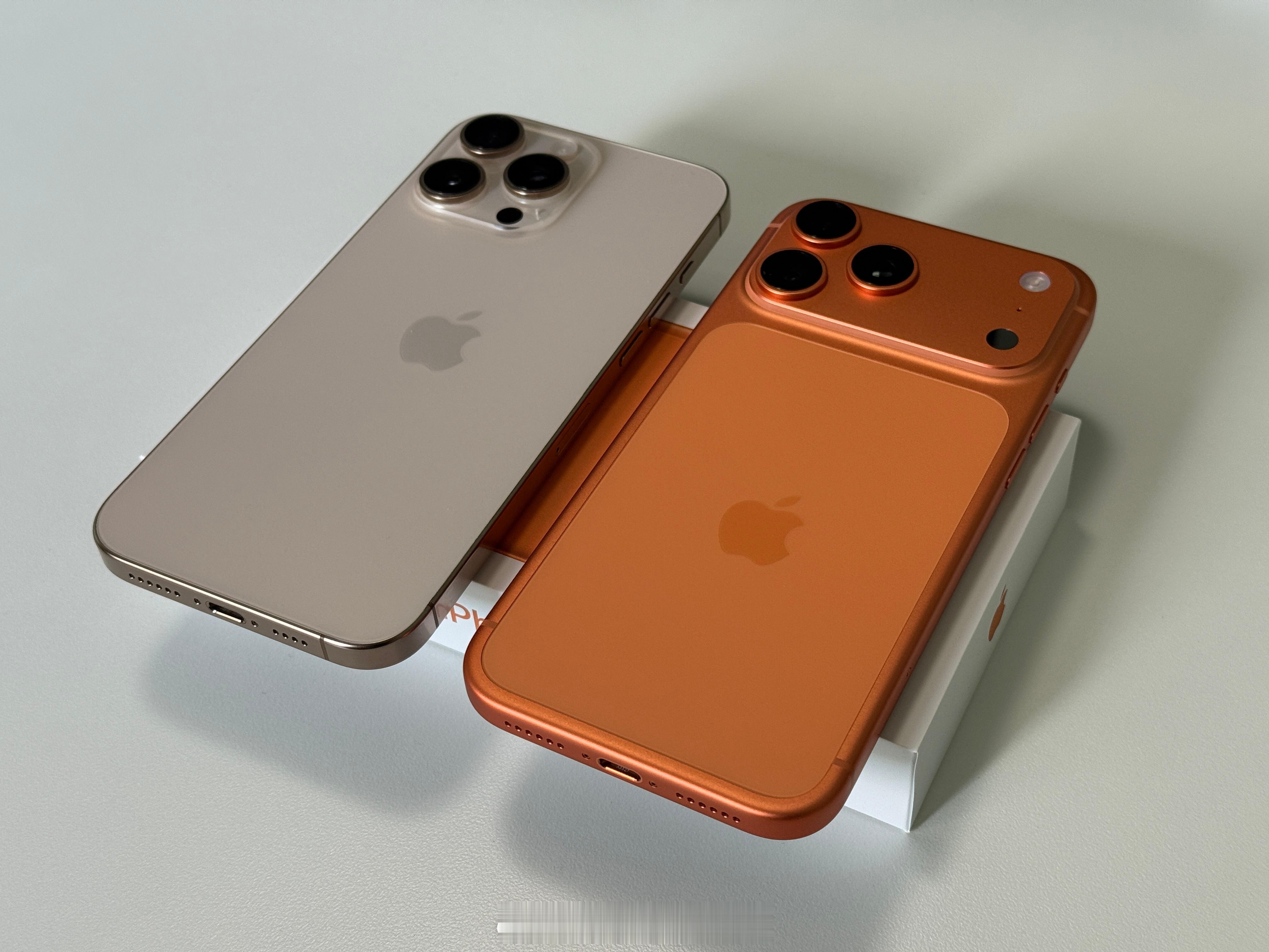 iPhone17ProMax的手感，比16ProMax差很多。钛金属那