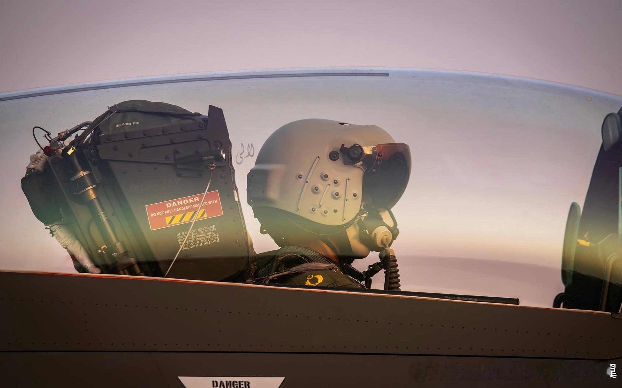 巴基斯坦空军歼-10CE和JF-17C的头显​​​