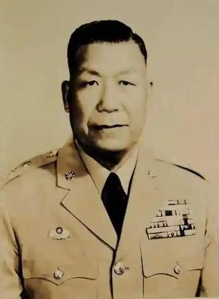 1949年，青岛解放前夕，国民党军第十一绥靖区司令刘安祺在部队撤离之前，因为拒绝