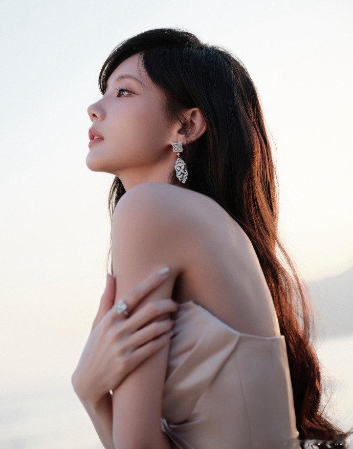 李一桐女人的背后永远是我们自己为李一桐打call！可甜可飒三观正，“女人的背