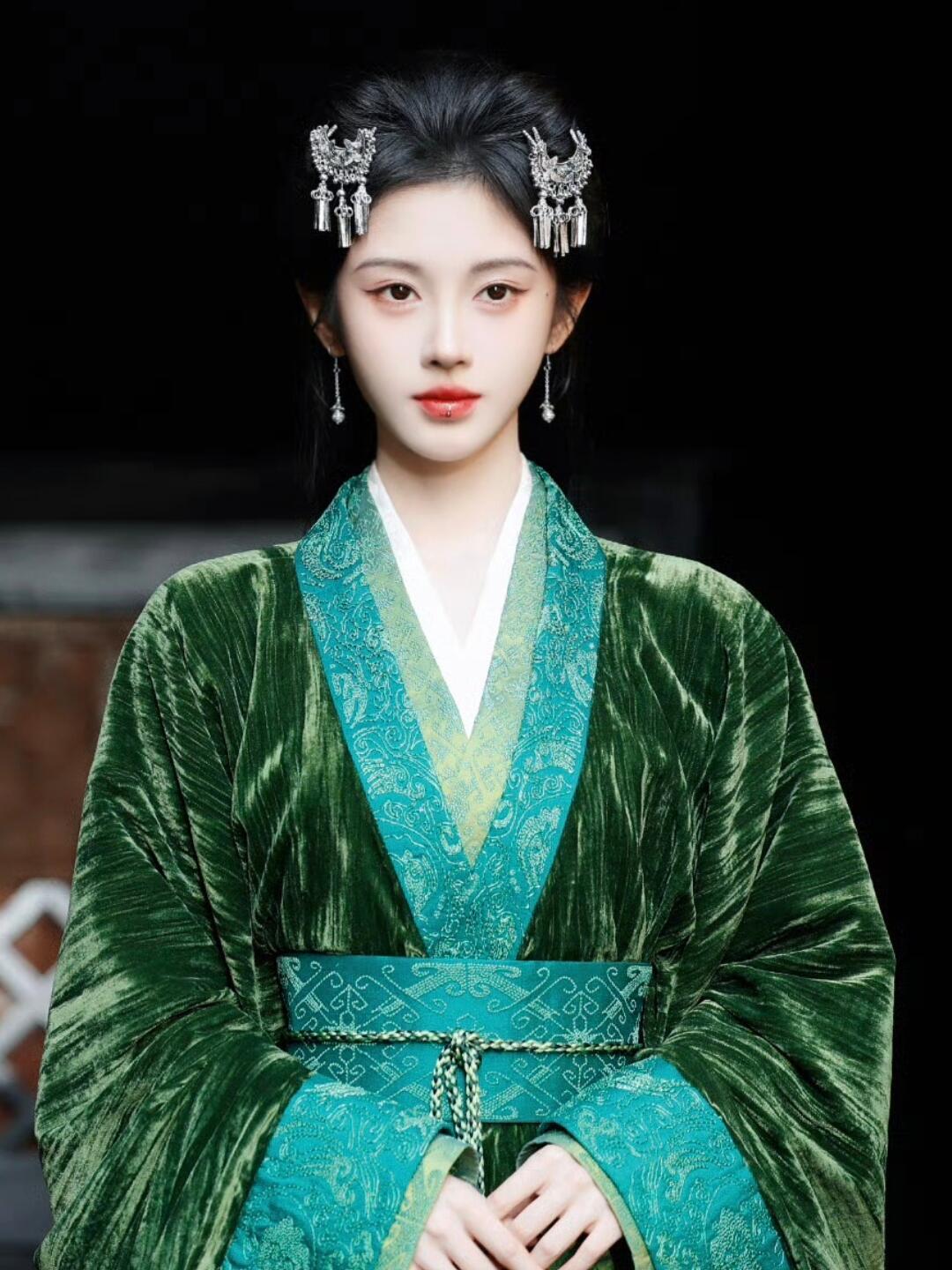 露芜衣的衣柜1～18套实在美腻，你最喜欢哪一套捏～鞠婧祎月鳞绮纪