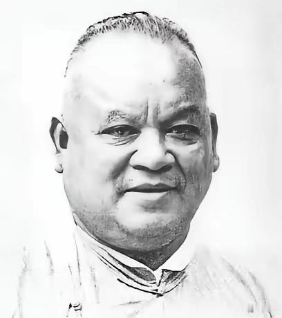 1952年，大白兔奶糖创始人冼冠生，跳楼身亡时，口袋里藏着一张纸，记录着抗战时，