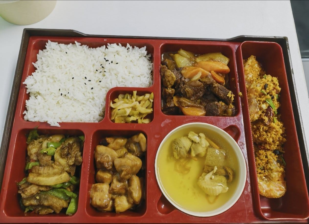 现在这种盒饭行啊还挺好吃的[爱心]我这是四个肉菜​