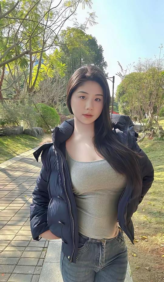 这大抵就是有韵味的女人吧。不是浓妆艳抹的刻意，也非矫揉造作的姿态，而是历经时光沉