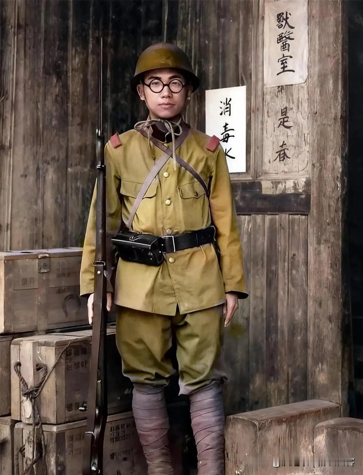 这不是剧照，这是日军卫兵的真实形象。1938年5月，湖南黎家湾村，一个日军