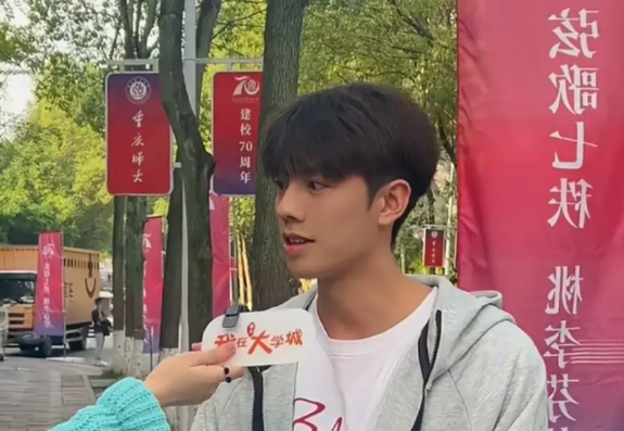 街头随机采访一年轻小伙子几个社会热点问题，采访者问：“将来你会不会给岳父岳母养老