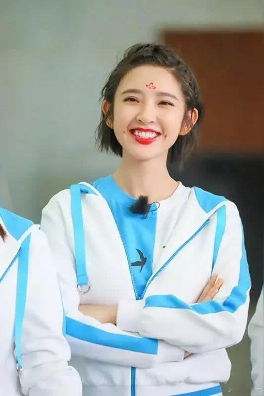 唐艺昕女儿睫毛逆天，更绝的是她的育儿观！唐艺昕女儿睫毛长到犯规！这基因太会了