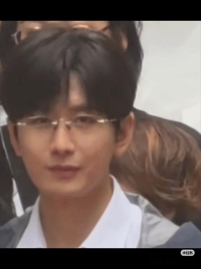 这个短剧怎么开机不仅平台没发帖子，甚至连官微都没发一个帖子？太奇葩了吧