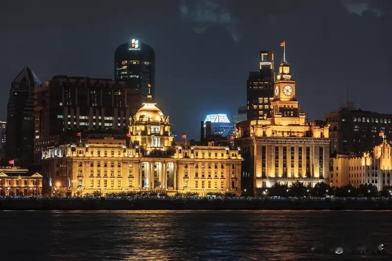 面对列强对我围剿，我们应该未雨绸缪一、外松内紧，清除间谍，进一步做好保密工作。