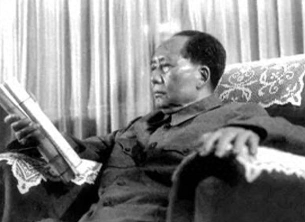 1958年北京军区政委要辞职，毛主席惊讶道：荣臻，你去看看怎么了“主席，朱政