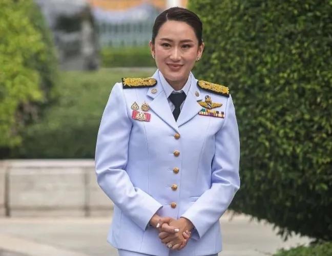 泰国总理佩通和洪森的通话被曝光，泰国很多党派要求佩通坦辞职，目前泰国自豪党已经在