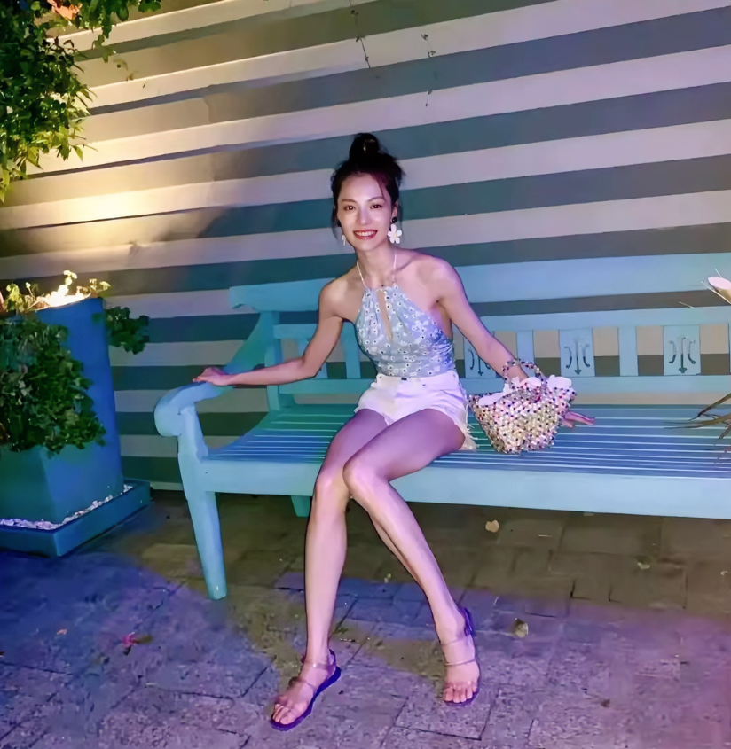 钟楚曦，168cm，身材太棒了，长腿美女